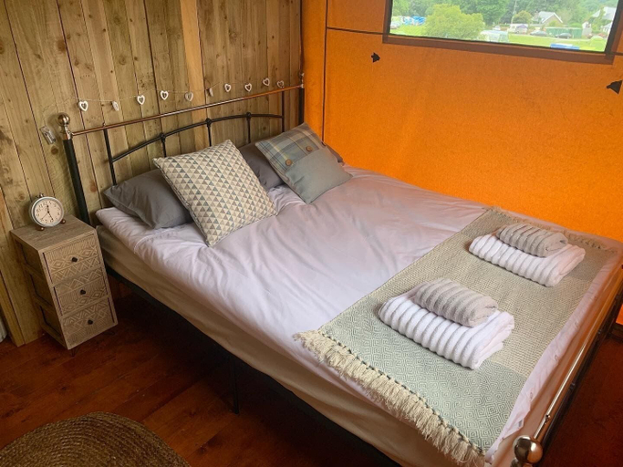 Bedroom 3, Torrent Walk Glamping, Gwynedd