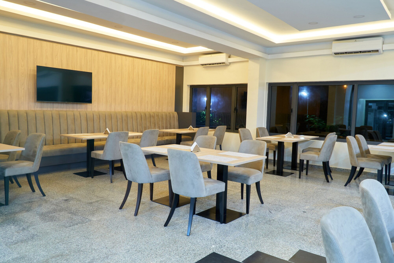 Food & Drinks, Arcade Sinclair, AbujaMun