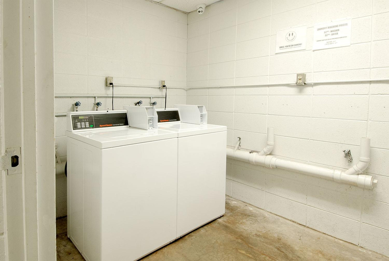 Bathroom 5, Town and Country INN, Benton