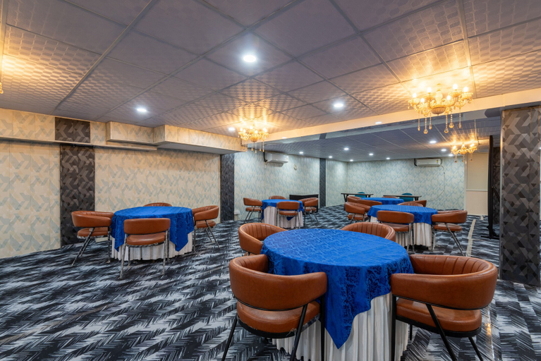 Food & Drinks 4, Oyster Pearl Near Medanta Hospital Sec39, Gurgaon