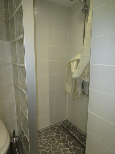 Bathroom 2, Fouettara, Loire