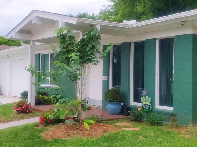 Exterior & Views, Austin Uncommon Room Rentals, Travis