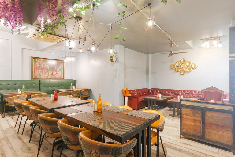 Food & Drinks 5, Via Stay Inn I, Kaushambi