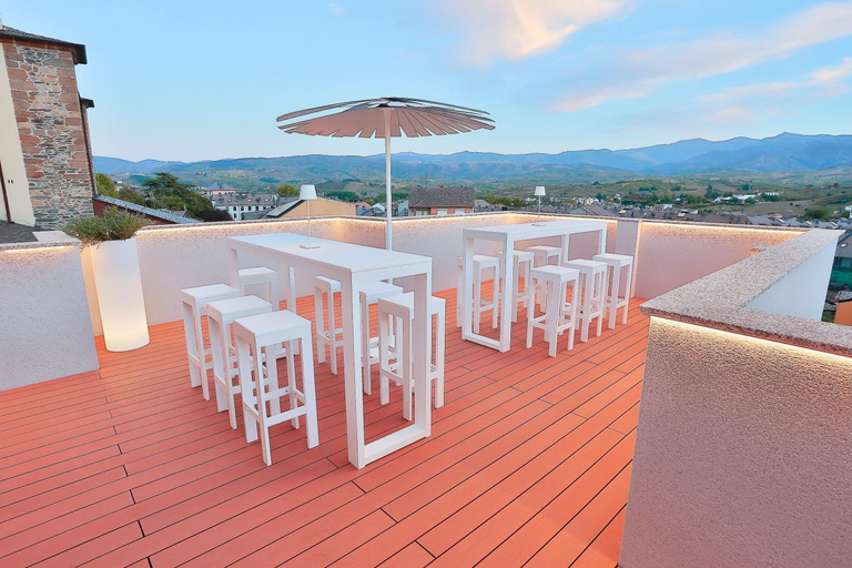 Others 4, Azotea Suites, León