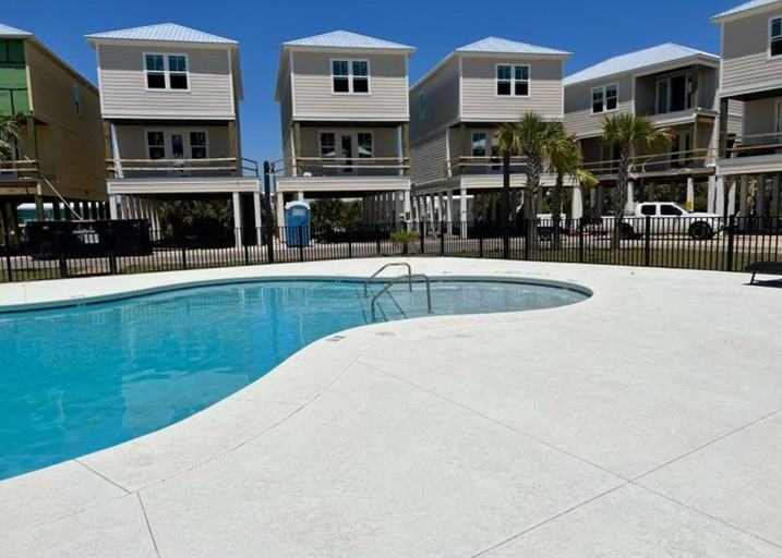 Sport & Beauty, New Listing! Luxury Home, Sleeps 10 w/ Shared Pool, Baldwin