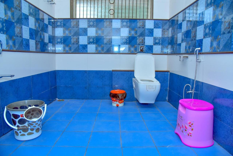 Bathroom 2, Arjun Homestay, Bellary