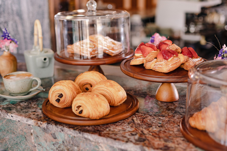 Food & Drinks 16