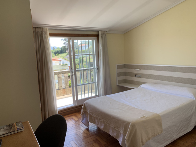 Bedroom 1, Hotel Miramar, Pontevedra