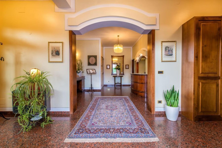 Others 5, Hotel Aquila, Modena