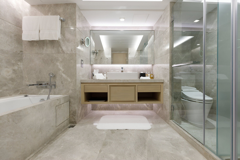 Bathroom 16