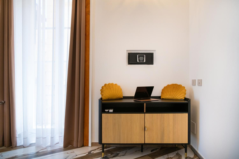 Others 4, Sant'Antonino Luxury Suite, Napoli