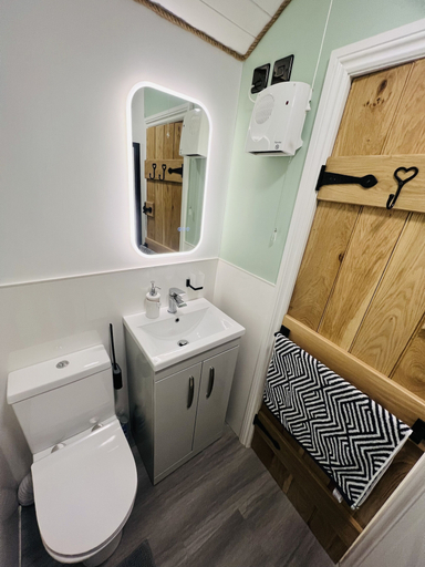 Bathroom 4, Torrent Walk Glamping, Gwynedd