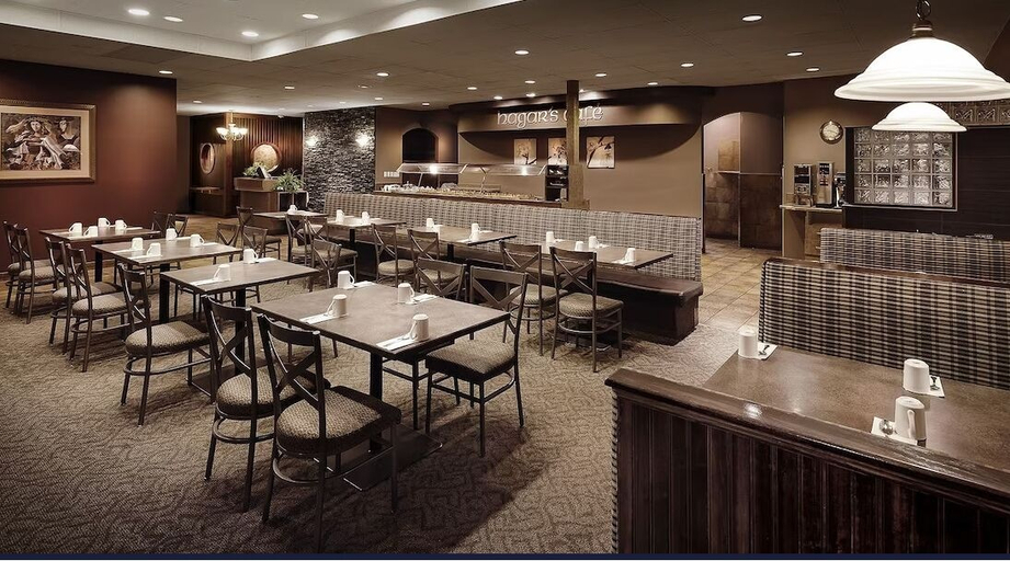 Food & Drinks 5, Days Inn & Conference Centre by Wyndham Camrose Norsemen, Division No. 10