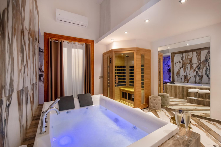 Others 3, Sant'Antonino Luxury Suite, Napoli