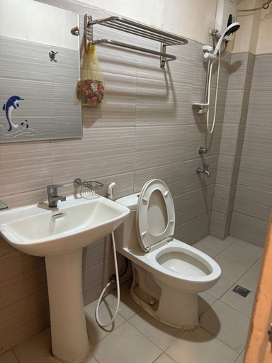 Bathroom 5, Thirdy's Tourist Inn, Legazpi City