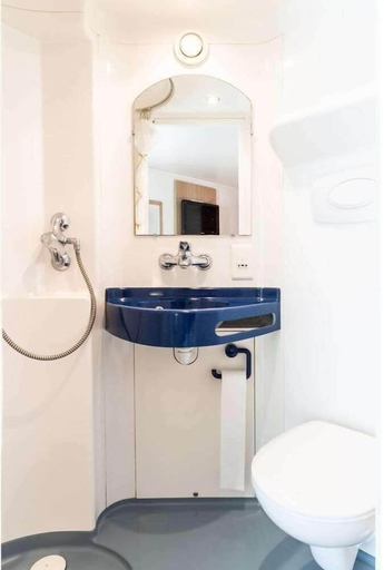 Bathroom, Brit Hotel Rouen Barentin, Seine-Maritime