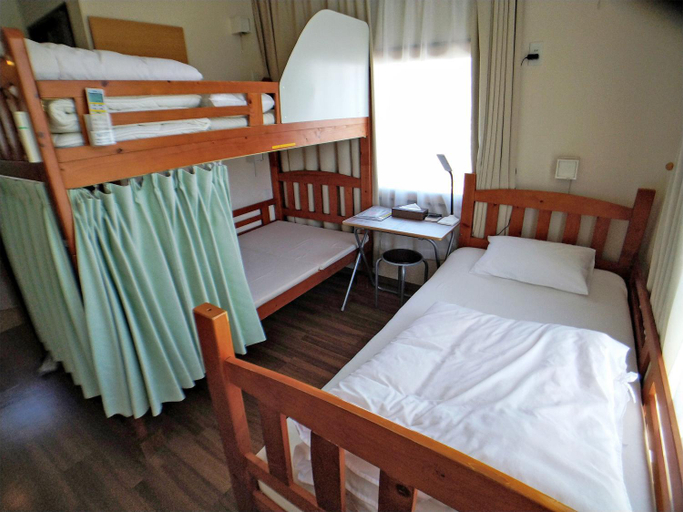 Bedroom 2, Hiroshima Saijo Youth Hostel, Higashihiroshima