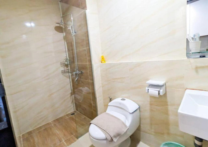 Bathroom, Lovina 19-17 at Formosa Residence, Batam