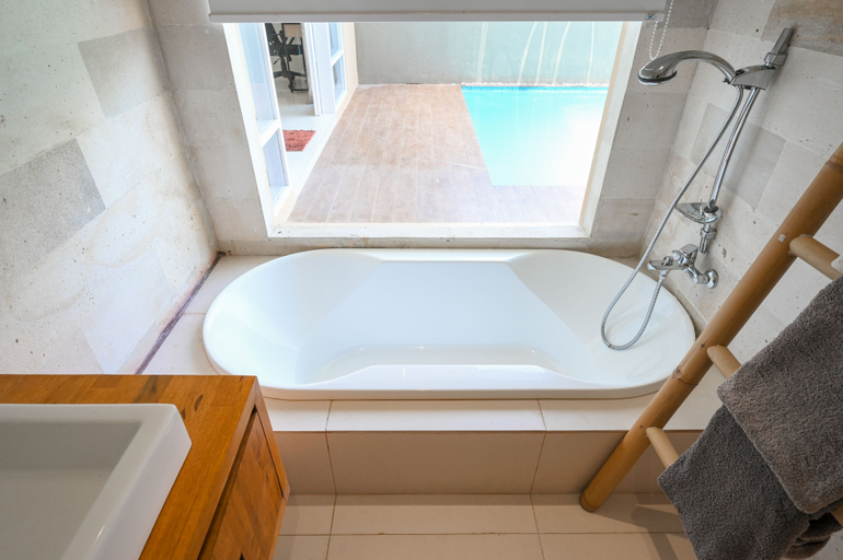 Bathroom 3, The Lavana Rainie's Villa Nusa Dua, Badung