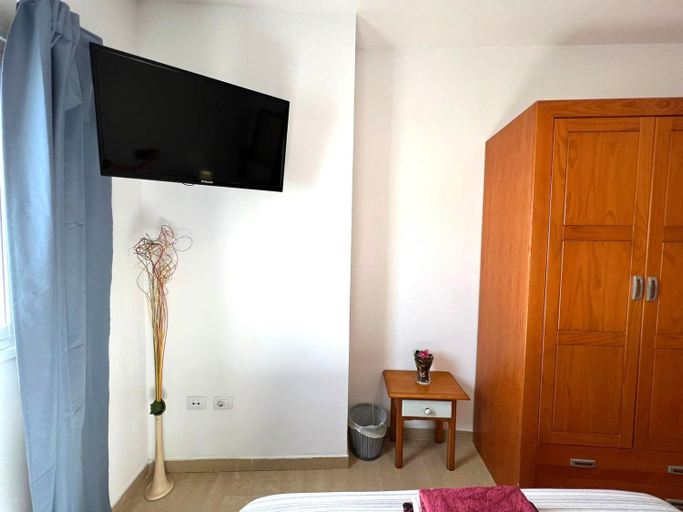 Bedroom, Alquiler de Habitacion privada con bano compartido cerca al Mar!, Santa Cruz de Tenerife
