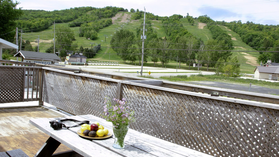 Exterior & Views, Tyrolean 4 Bedroom Condo Blue Mountain, Grey