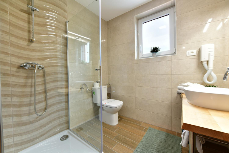 Bathroom 3, House Bela vido, Rakovica
