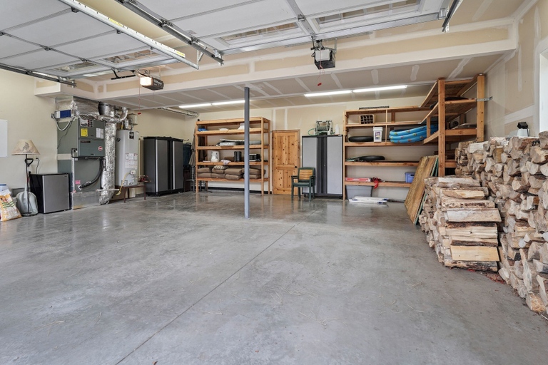 Interior 3, Spacious Five Peaks Home with Soaking Tub and BBQ by RedAwning, Deschutes
