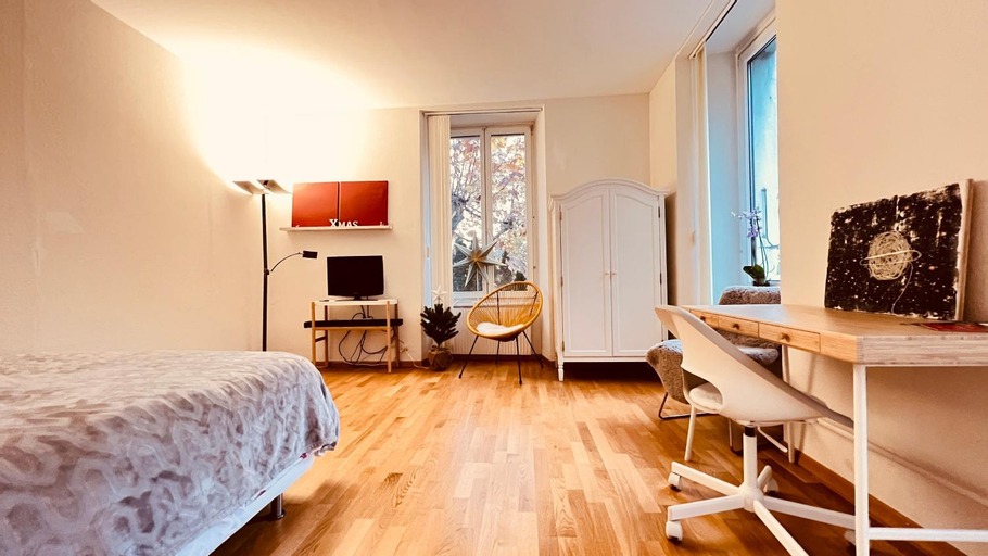 Bedroom 2, Eigenes Studio (Apartment), Biel