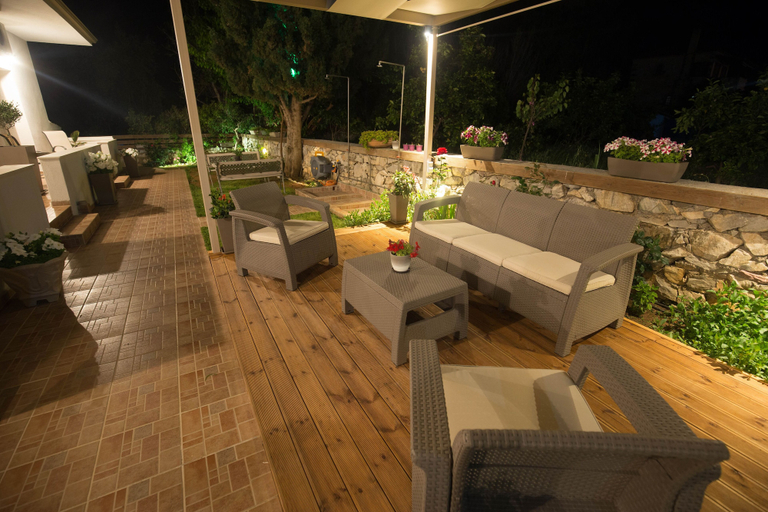 Food & Drinks 5, Lighthouse Apartments, Peloponnese
