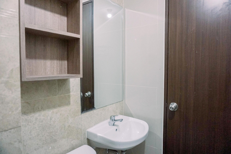 Bathroom 4, Comfortable And Homey 2Br At Transpark Bintaro Apartment, South Tangerang