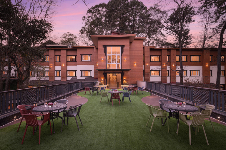 Exterior & Views