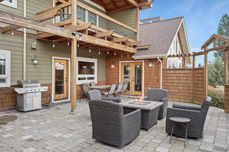 Property grounds 5, Spacious Five Peaks Home with Soaking Tub and BBQ by RedAwning, Deschutes