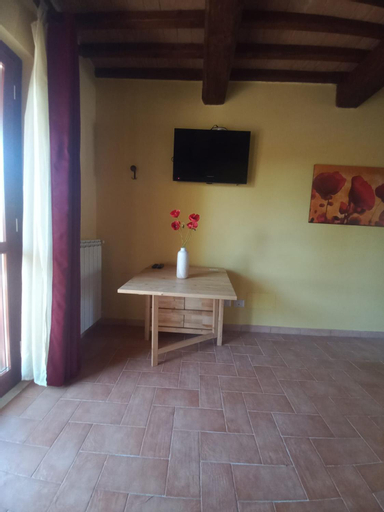 Others 5, Saturnia House, Grosseto