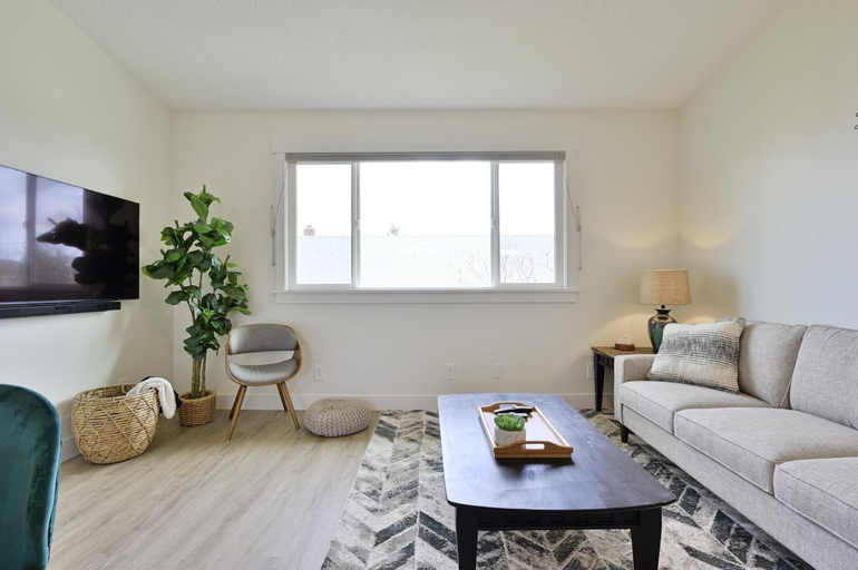 Others 3, Modern Upstairs Loft - Newly Renovated!, Marion