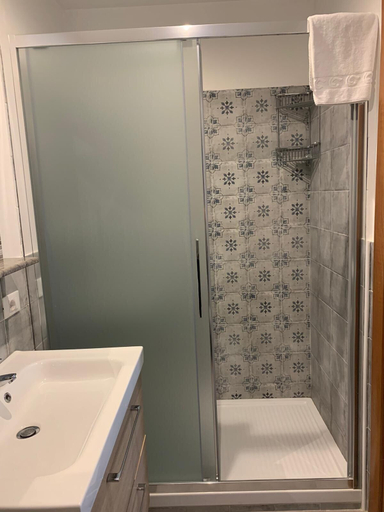 Bathroom 3, Hotel Villa Archirafi, Palermo
