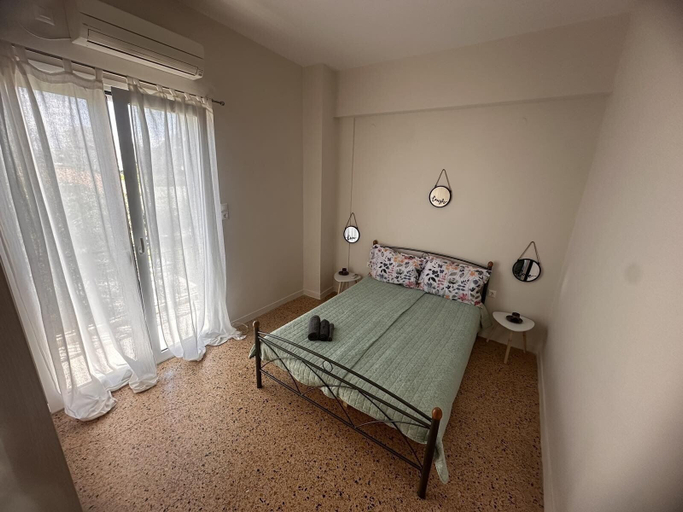 Others 3, Agioi Theodoroi Beach view Modern Apt, Peloponnese
