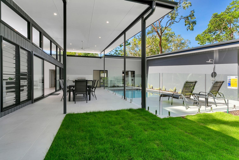 Garden 2, Villa Tiino @ Clifton Beach, Cairns