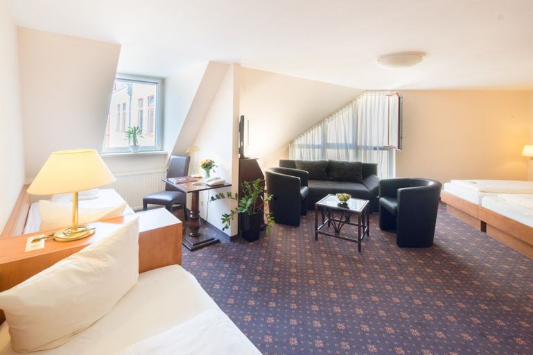 Bedroom 4, Hotel Maximilian, Lörrach