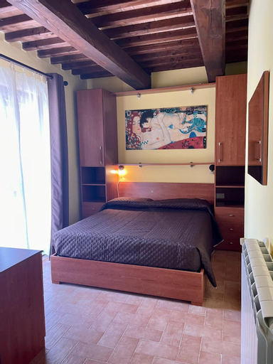 Bedroom 2, Saturnia House, Grosseto