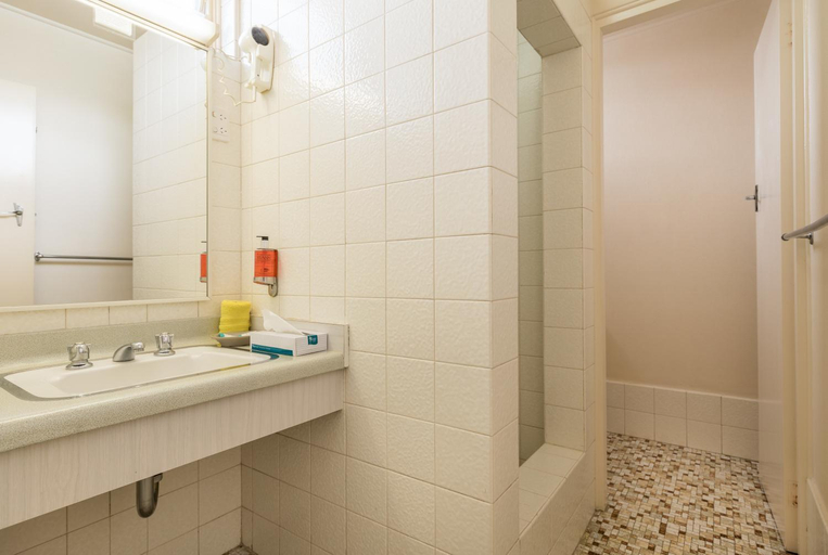 Bathroom 5, Bendigo Oval Motel, Gr. Bendigo - Central