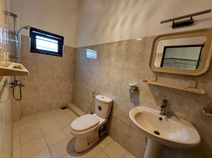 Bathroom 3, Sweden Inn Guesthouse, Hikkaduwa