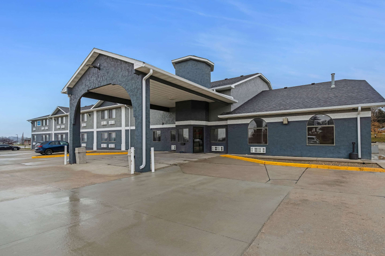 Exterior & Views 1, Rodeway Inn Red Oak, Montgomery