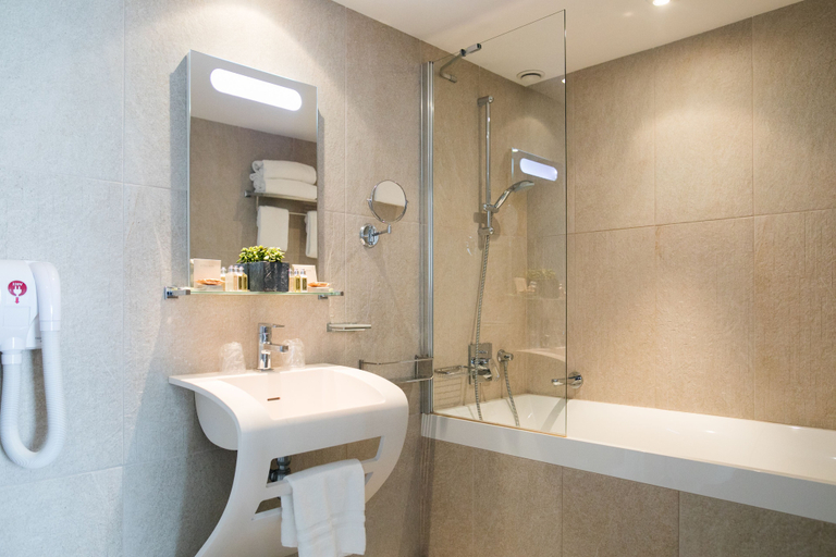 Bathroom 4, Hotel Villa Azur, Alpes-Maritimes