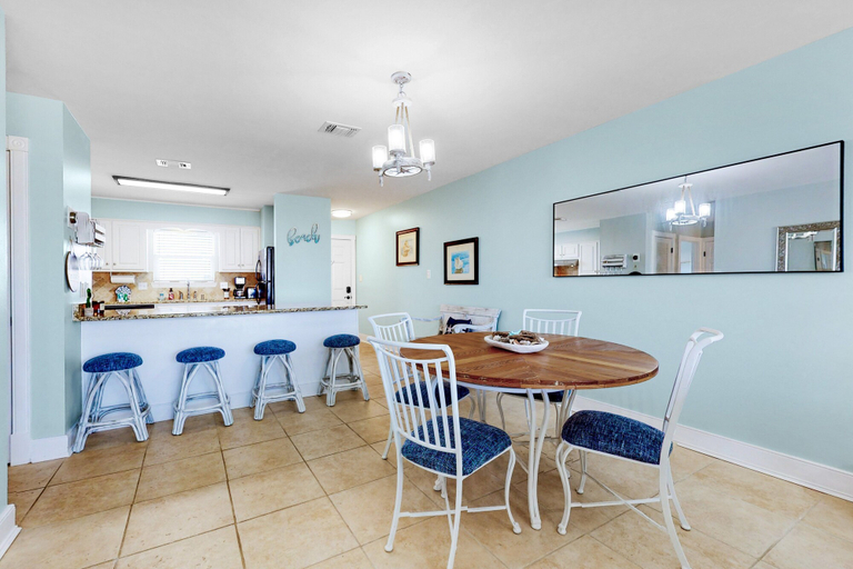 Others 5, Top Floor Condo With Gorgeous Bay View Overlooking the Pool, Escambia