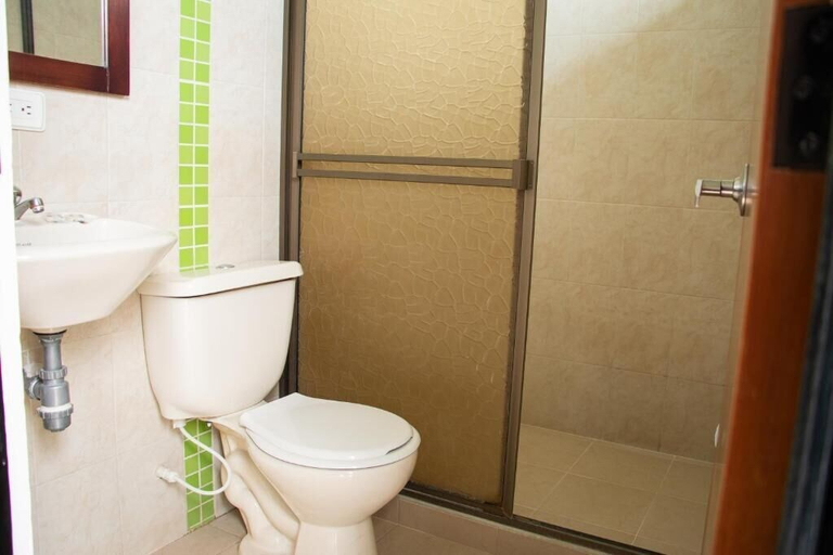 Bathroom 3, Santo Domingo Centro Vacacional, Jerusalén