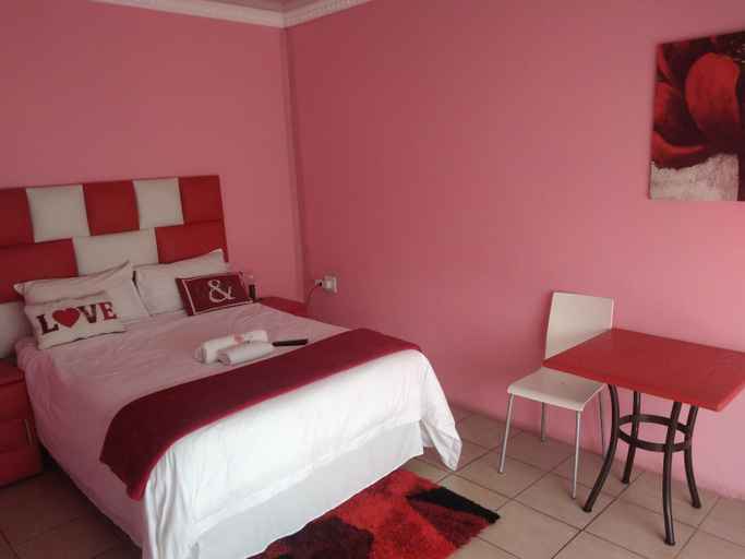 Bedroom 2, Twilight Breeze Lodge, Thabo Mofutsanyane