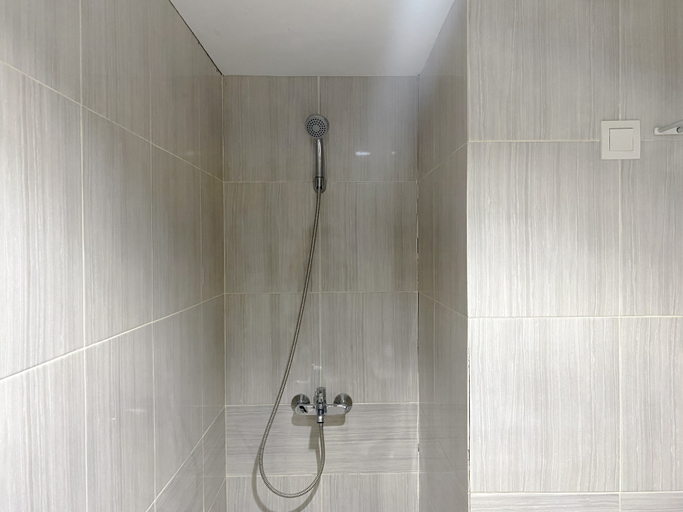Bathroom, Modern Look and Restful 2BR Vasanta Innopark Apartment By Travelio, Cikarang