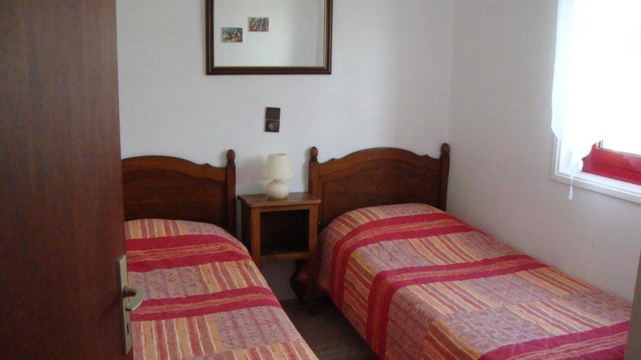 Bedroom 4, Pikassaria, Pyrénées-Atlantiques