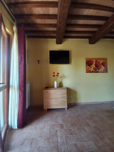 Others 4, Saturnia House, Grosseto
