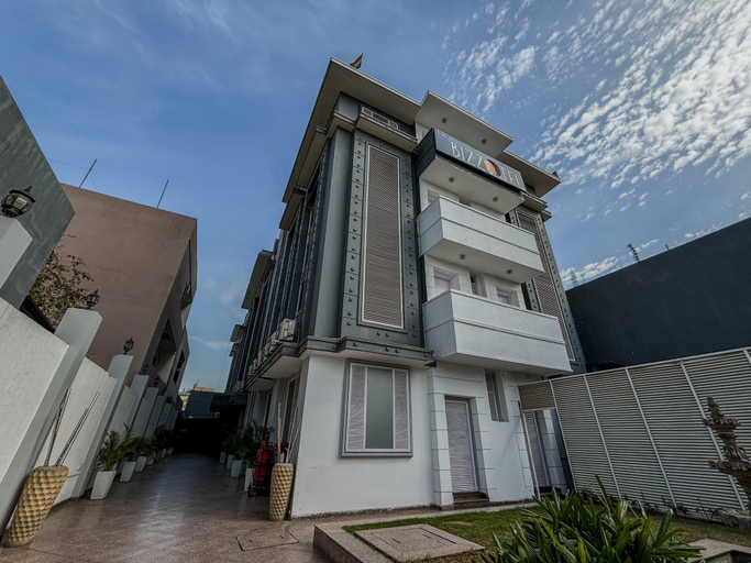 Exterior & Views 2, Hotel Bizzotel, Gurgaon